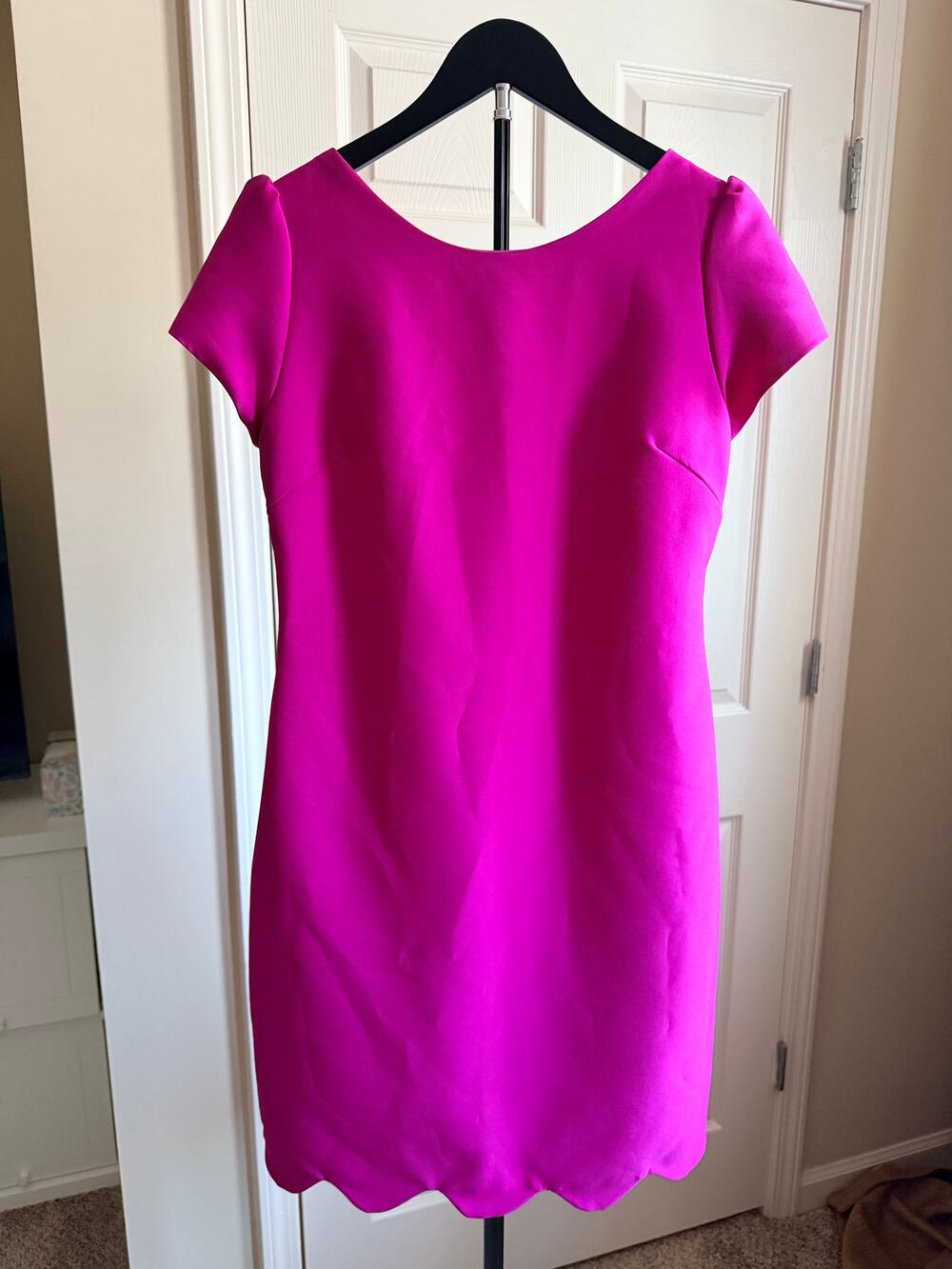Camilyn Beth pink cap sleeve v back dress euc scallped pockets 6